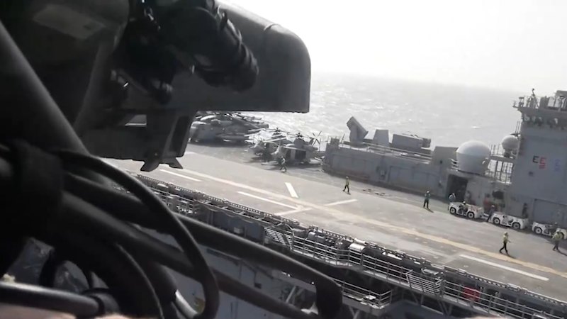 Fuzileiros navais dos EUA embarcam em navio-tanque de bandeira iraniana