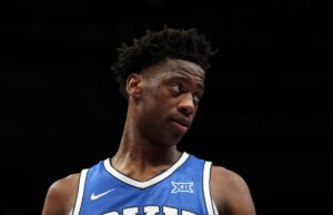 GM da NBA prevê quem Wizards será o draft número 1 geral KANSAS CITY, MISSOURI - MARCH 11: AJ Dybantsa #3 of the BYU Cougars in action during the second round game of the Men's 2026 Big 12 Tournament against the West Virginia Mountaineers T-Mobile Center on March 11, 2026 in Kansas City, Missouri. (Photo by Jamie Squire/Getty Images)