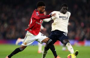 Gary Neville destacou El Hadji Malick Diouf por dificuldades contra o Man Utd no início desta temporada em meio a novas ligações de transferência Gary Neville destacou El Hadji Malick Diouf por dificuldades contra o Man Utd no início desta temporada em meio a novas ligações de transferência