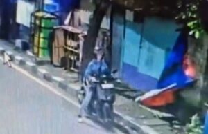 Geger Teror Pembakaran Permukiman di Matraman, Nyaris Diamuk Warga Usai Tertangkap Geger Teror Pembakaran Permukiman di Matraman, Nyaris Diamuk Warga Usai Tertangkap