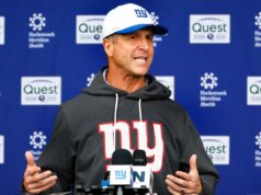 Giants começarão a era John Harbaugh no horário nobre contra Cowboys quando o vazamento da programação da NFL começar O técnico do New York Giants, John Harbaugh, responde a perguntas de repórteres durante o treino de futebol, sábado, 9 de maio de 2026, em East Rutherford, NJ