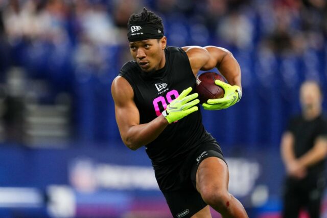 Os Giants contrataram o cornerback da UNC, Thaddeus Dixon, como um agente livre não contratado.