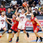 Scottie Thompson, do Barangay Ginebra Gin Kings, durante um jogo nas semifinais da PBA Commissioner's Cup de 2026 contra Rain or Shine Elasto Painters