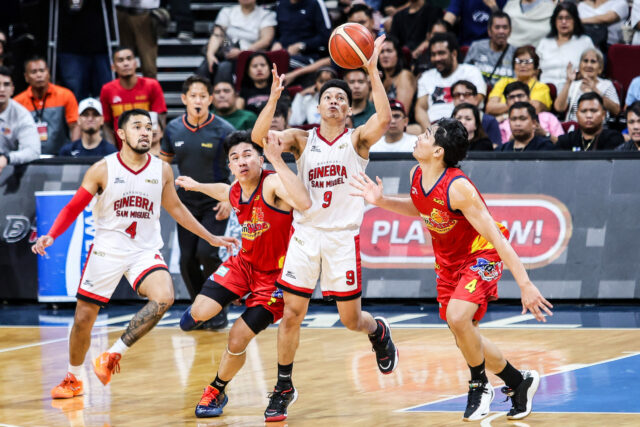 Ginebra admite ainda não ter controle, apesar do empate nas Scottie Thompson, do Barangay Ginebra Gin Kings, durante um jogo nas semifinais da PBA Commissioner's Cup de 2026 contra Rain or Shine Elasto Painters