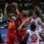 Tim Cone espera que os Kings enfrentem Painters que lutam muito nas semifinais. — IMAGENS PBA