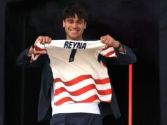 Gio Reyna, da USMNT, pronto para deixar o drama de 2022 para trás nesta Copa do Mundo O meio-campista dos EUA Gio Reyna posa com sua camisa durante o anúncio da escalação da seleção masculina dos EUA para a Copa do Mundo de 2026, em Nova York, em 26 de maio de 2026.