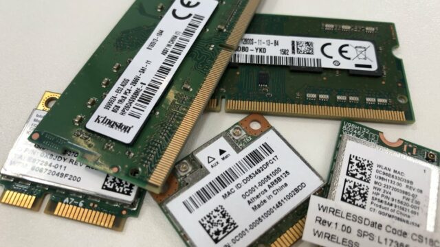 Golpistas estão vendendo RAM DDR5 falsificada com chips de plástico
