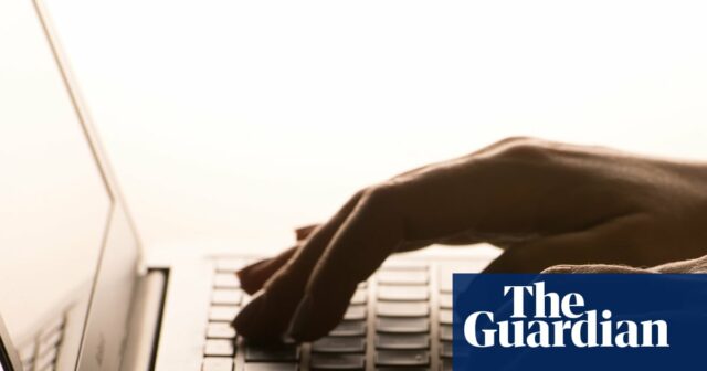 Google nega violação da lei ao promover fórum sobre suicídio Google nega violação da lei ao promover fórum sobre suicídio ligado a 164 mortes no Reino Unido
