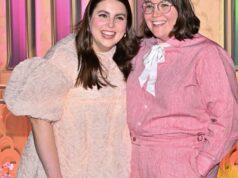 Gorro, querido. Feldstein e a esposa do produtor de cinema Bonnie-Chance Roberts aguardam nova adição Gorro, querido. Feldstein e a esposa do produtor de cinema Bonnie-Chance Roberts aguardam nova adição