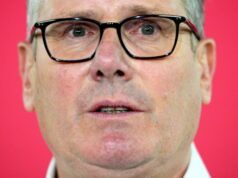 Grã-Bretanha em crise enquanto Starmer se recusa a ir, ministro demite-se, deputados revoltam-se David Crowe
