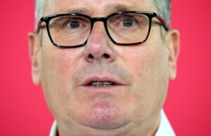 Grã-Bretanha em crise enquanto Starmer se recusa a ir, ministro demite-se, deputados revoltam-se David Crowe