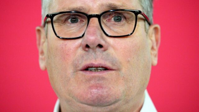 Grã-Bretanha em crise enquanto Starmer se recusa a ir, ministro David Crowe