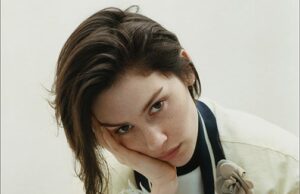 Gracie Abrams anuncia turnê internacional de arena ‘Look at My Life’ com 64 datas para o inverno e primavera de 2026-27 gracie abrams