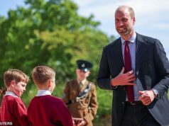 Grande noite, Wills? O futuro rei parece ter perdido a voz ao retornar aos deveres reais em Newquay… menos de 24 horas depois de celebrar o triunfo turco de Villa O príncipe William admitiu que perdeu a voz na quinta-feira depois de comemorar a vitória do Aston Villa na noite de quarta-feira