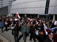 Groenlandeses protestam contra abertura de novo consulado dos EUA em Nuuk Groenlandeses protestam contra abertura de novo consulado dos EUA em Nuuk