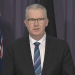 O Ministro de Assuntos Internos, Tony Burke, anuncia que a Austrália Branca foi listada como um grupo de ódio.