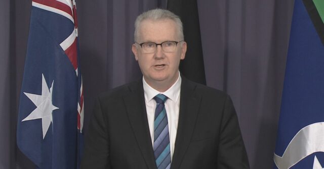 Grupo neonazista ‘White Australia’ listado como grupo de ódio banido O Ministro de Assuntos Internos, Tony Burke, anuncia que a Austrália Branca foi listada como um grupo de ódio.