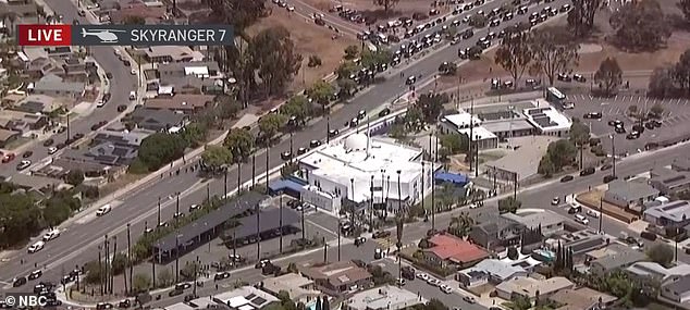 Guarda de segurança assassinado depois que dois homens armados abriram Um atirador ativo foi relatado no Centro Islâmico de San Diego, em Claremont, por volta das 11h40, horário do Pacífico, na segunda-feira.