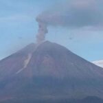 Gunung Semeru Erupsi, Tinggi Letusan Capai 900 metros de Puncak