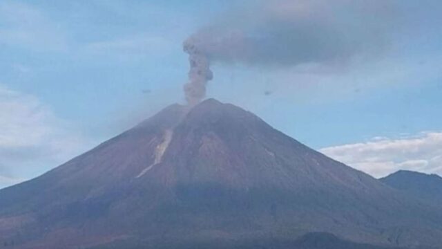 Gunung Semeru Erupsi, Tinggi Letusan Capai 900 metros de Puncak
