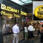 Clientes aguardando pedidos em um restaurante fast-food mexicano Guzman y Gomez em Sydney, Austrália.