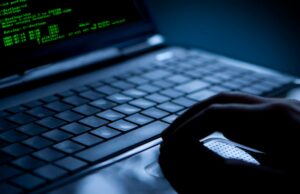 Hackers hackeiam vítimas hackeadas por outros hackers Hacker using laptop. Lots of digits on the computer screen.