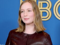 Hannah Einbinder diz que ‘isso me irrita’ que os colegas de Hollywood ‘não conseguem pronunciar uma única palavra’ para se opor ao ‘genocídio’ de Israel | Vídeo Hannah Einbinder comparece ao 77º Primetime Emmy Awards em 14 de setembro de 2025 em Los Angeles. (Frazer Harrison/Imagens Getty)