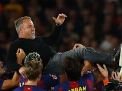 Hansi Flick estende contrato com o Barcelona Hansi Flick estende contrato com o Barcelona