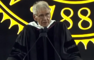 Harrison Ford revisita sua história de origem contra todas as probabilidades em um inspirador discurso comentado Harrison Ford revisita sua história de origem contra todas as probabilidades em um inspirador discurso comentado
