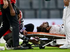 Hasan Ali, do Paquistão, retoma o boliche depois de ser esticado para fora do campo durante o segundo teste contra Bangladesh Hasan Ali, do Paquistão, retoma o boliche depois de ser esticado para fora do campo durante o segundo teste contra Bangladesh