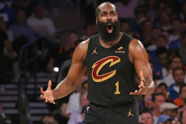Heróis, zeros na vitória dos Knicks no jogo 1 sobre James Harden, que teve um jogo 1 difícil, reage após marcar durante o terceiro quarto da vitória dos Knicks por 115-104 no jogo 1 na prorrogação sobre os Cavaliers em 19 de maio de 2026 no Garden.