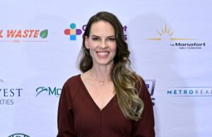 Hilary Swank diz que a maternidade ‘mudou’ a forma como ela vê os treinos ‘disciplinados’ Hilary Swank foi ‘transformada’ pela maternidade depois de receber gêmeos: ‘Extática, mas exausta’