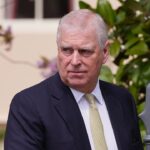 Homem acusado de ameaçar o ex-príncipe Andrew perto da casa de Sandringham se declara inocente em tribunal