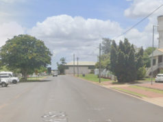 Homem acusado de assassinato após supostamente matar outro em violência aparentemente aleatória O cruzamento da Crescent Street com a Lord Street em Childers, onde o homem foi contido por membros do público.