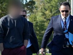 Homem acusado de roubar câmera da vítima do ataque terrorista em Bondi Homem acusado de roubar câmera da vítima do ataque terrorista em Bondi