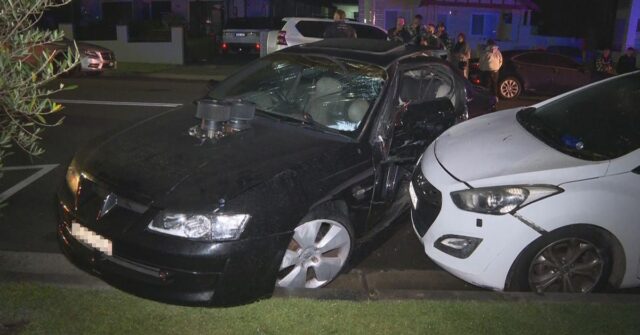 Homem acusado de supostamente bater em carros estacionados durante perseguição policial em Sydney
