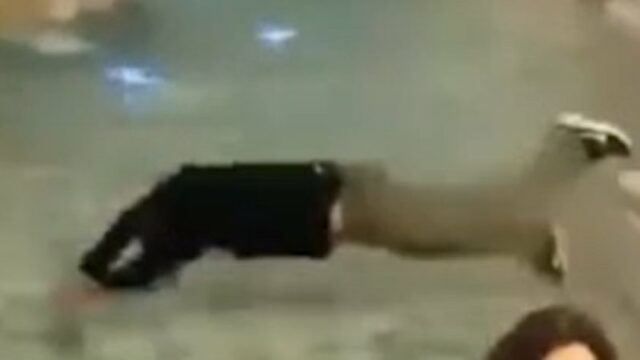 Homem é multado após pular na Fontana di Trevi

