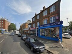 Homem é preso após cinco pessoas esfaqueadas em ataque à luz do dia em rua de Londres Na foto: Horn Lane, Acton, oeste de Londres, onde os esfaqueamentos supostamente ocorreram na tarde de sexta-feira