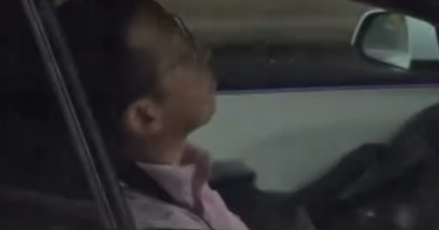 O motorista reconheceu a pessoa que o filmava.