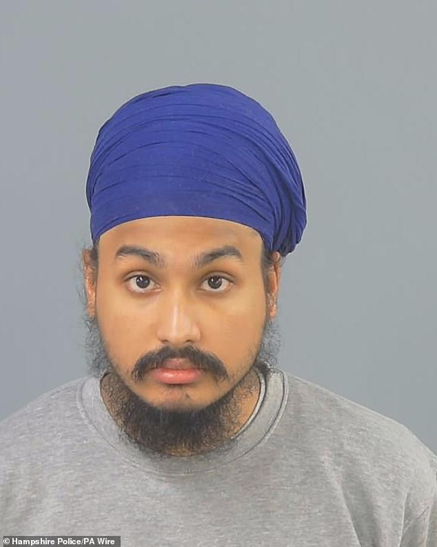 Homem sikh é considerado culpado de assassinar um estudante universitário Vikrum Digwa, 23, foi considerado culpado de assassinar o estudante Henry Nowak, 18, com uma lâmina cerimonial de 20 centímetros.