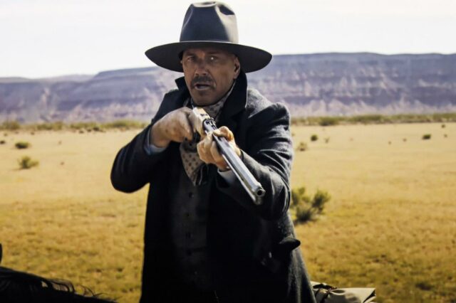 'Horizon: An American Saga - Chapter 1', de Kevin Costner, HORIZONTE: UMA SAGA AMERICANA - CAPÍTULO 1, frente, a partir da esquerda: Sienna Miller, Georgia MacPhail, Michael Rooker, 2024. ph: Richard Foreman /© Warner Bros. /Cortesia Everett Collection