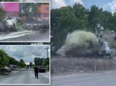 Horror quando trem colide com caminhão que transportava fossa séptica, ferindo gravemente o motorista: vídeo Uma foto mostrando esgoto voando do caminhão durante o acidente.