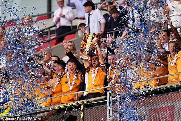 Hull City garante a promoção na Premier League com Oli Hull City comemorou a promoção de volta à Premier League ao derrotar o Middlesbrough em Wembley