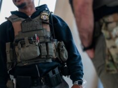 ICE pressiona para deportar cidadão americano de 12 anos, afirma advogado ICE pressiona para deportar cidadão americano de 12 anos, afirma advogado