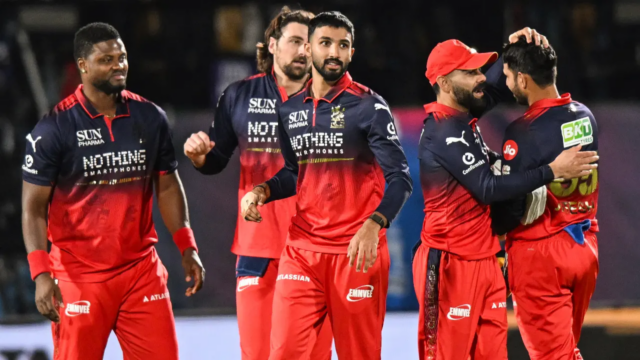 IPL 2026: O esforço coletivo do RCB nos torna uma IPL 2026: O esforço coletivo do RCB nos torna uma equipe completa, afirma Mo Bobat