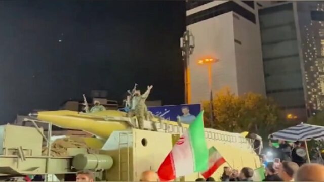 IRGC Latihan Tempur Besar-Besaran de Teerã, Ada Apa de Balik Manuver Irã?
