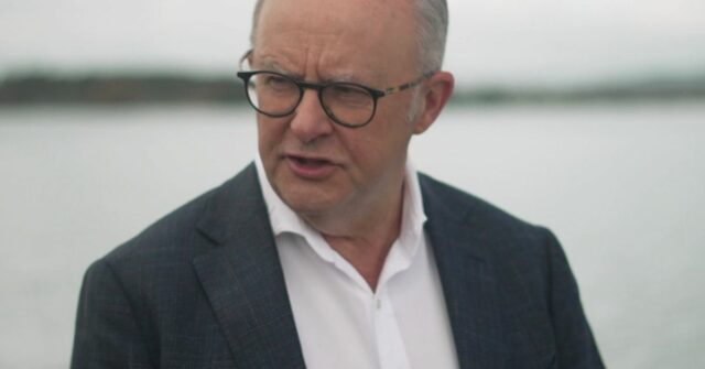 Falando ao 9News no primeiro aniversário de sua reeleição, Albanese disse que uma extensão do imposto reduzido sobre combustíveis, que expira em julho, não será detalhada no Orçamento Federal da próxima semana.