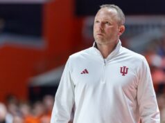 Indiana marca grande quando Clemens Sokolov, de 7 pés, se compromete com os Hoosiers Head coach Darian Devries of the Indiana Hoosiers
