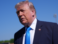 Índice de aprovação de Trump atinge o nível mais baixo entre os republicanos: pesquisa da Fox News President Donald Trump speaks to the press before boarding Air Force One, Wednesday, May 20, 2026, at Joint Base Andrews, Md., en route to speak at the U.S. Coast Guard Academy commencement.