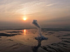 Indonésios marcam 20 anos desde que a erupção do vulcão de lama engoliu comunidades inteiras no leste de Java Indonésios marcam 20 anos desde que a erupção do vulcão de lama engoliu comunidades inteiras no leste de Java